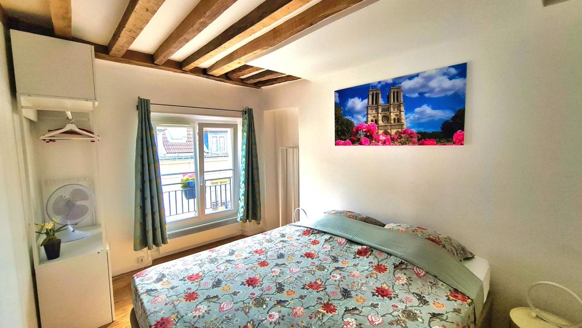 Appartement Casalionelparis : Your In The Heart Of Parijs